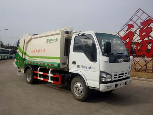 3815mm 3tons 5cbm Isuzu Mini 4*2 Garbage Compactor Truck