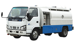 TRUK TANKER MINYAK ISUZU