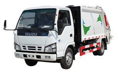 Truk pemadat sampah Isuzu