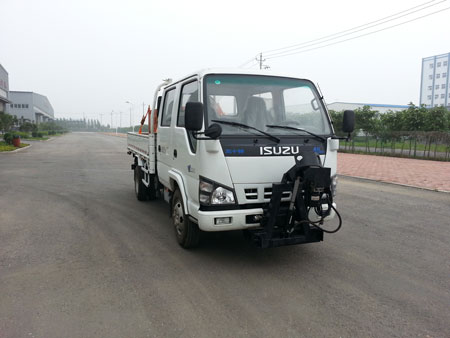 Truk Penyapu Pembersih Jalan truk sekop salju Isuzu dengan fungsi penghilangan salju