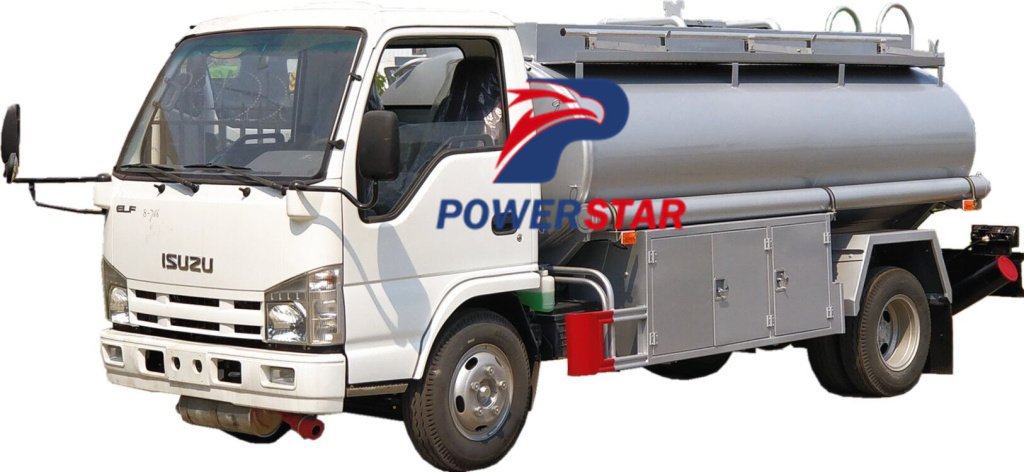 Pengisian bahan bakar truk isuzu