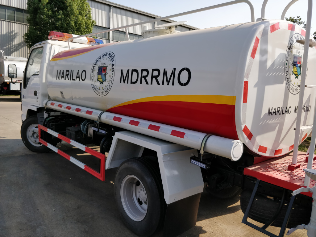 Water Spray Bowser Isuzu water tanker trucks 5cbm for sale