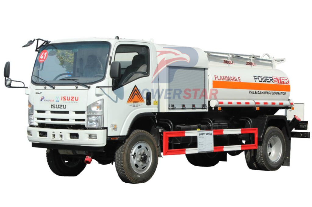 Truk tangki bahan bakar Isuzu 4X4 AWD