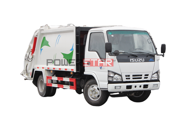 Truk pemadat sampah Isuzu 100P