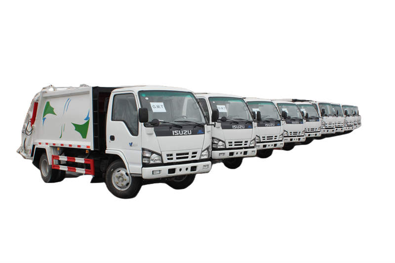 Truk pemadat sampah Isuzu 100P