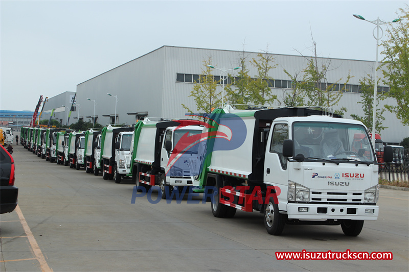 Truk pemadat sampah Isuzu