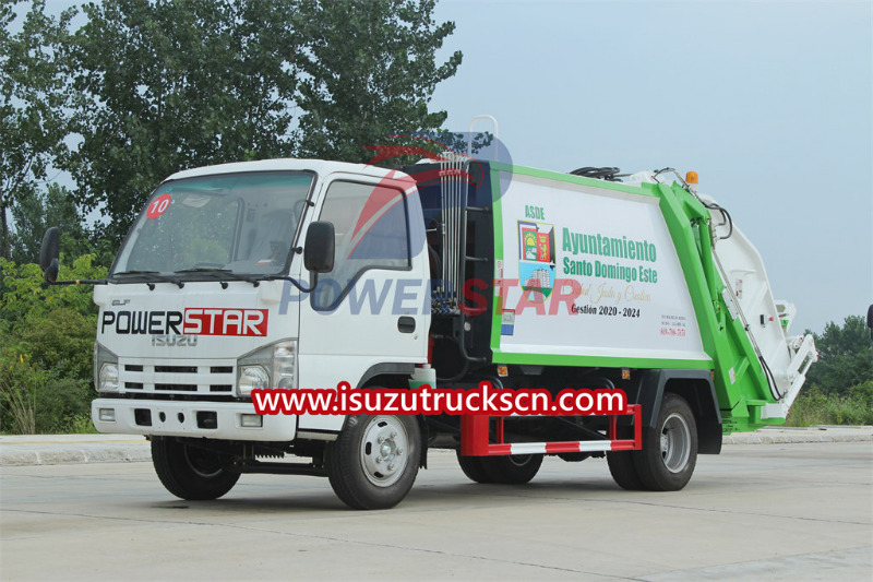 Truk pemadat sampah Isuzu 6cbm