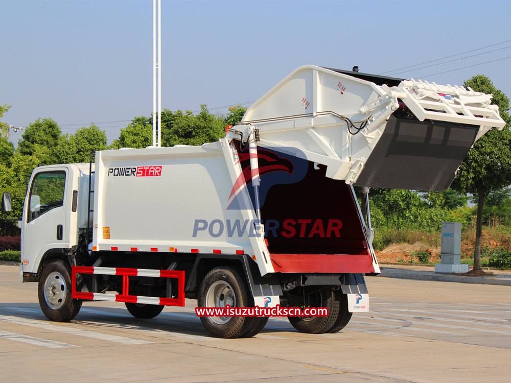 Truk pemadat sampah Isuzu