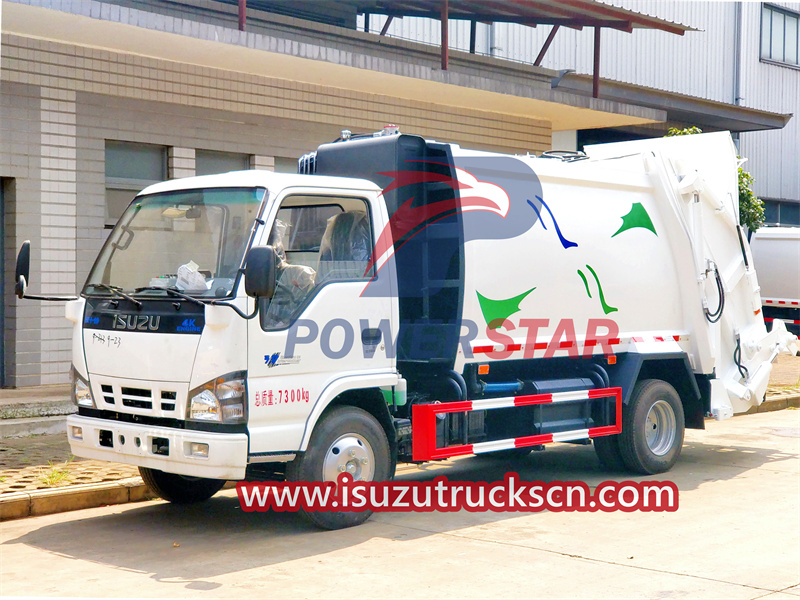 Truk pemadat sampah Isuzu