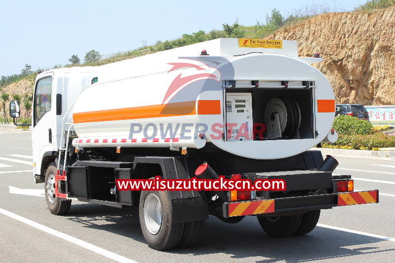 Dubai Isuzu 5000Liters oil truck