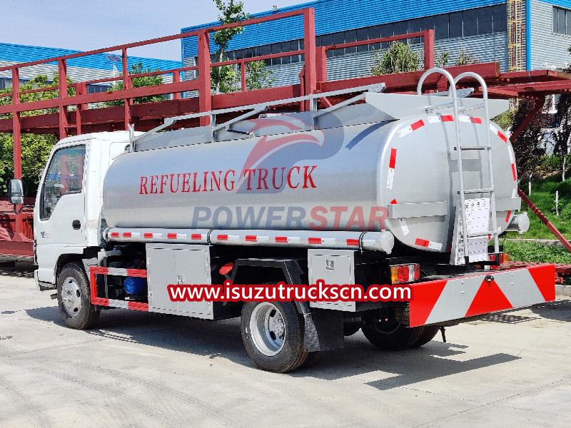 Isuzu NKR refueling truck