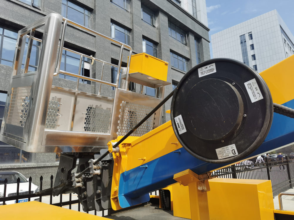 Isuzu Truck Mounted Aerial Platform bucket