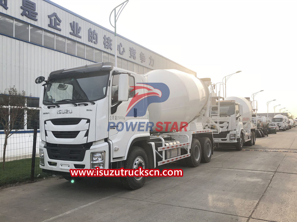 Truk pengaduk isuzu