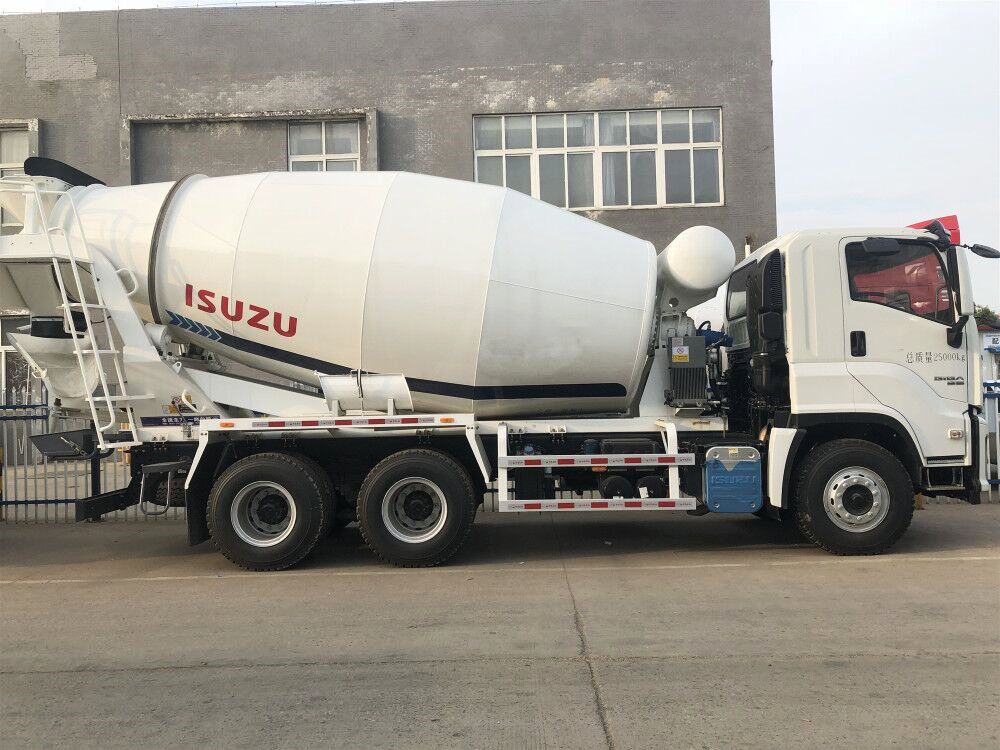 Truk pengaduk isuzu