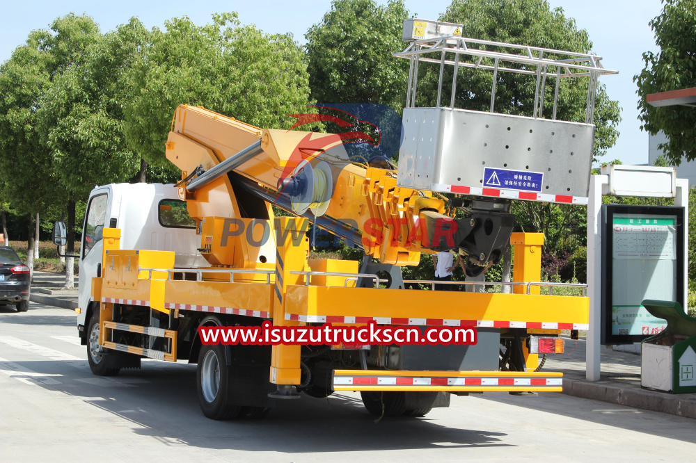 100 feet insulated Aerial Lift trucks Isuzu