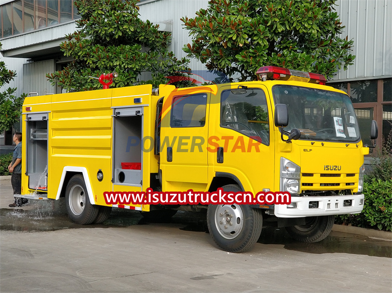 Truk pemadam kebakaran Isuzu ELF