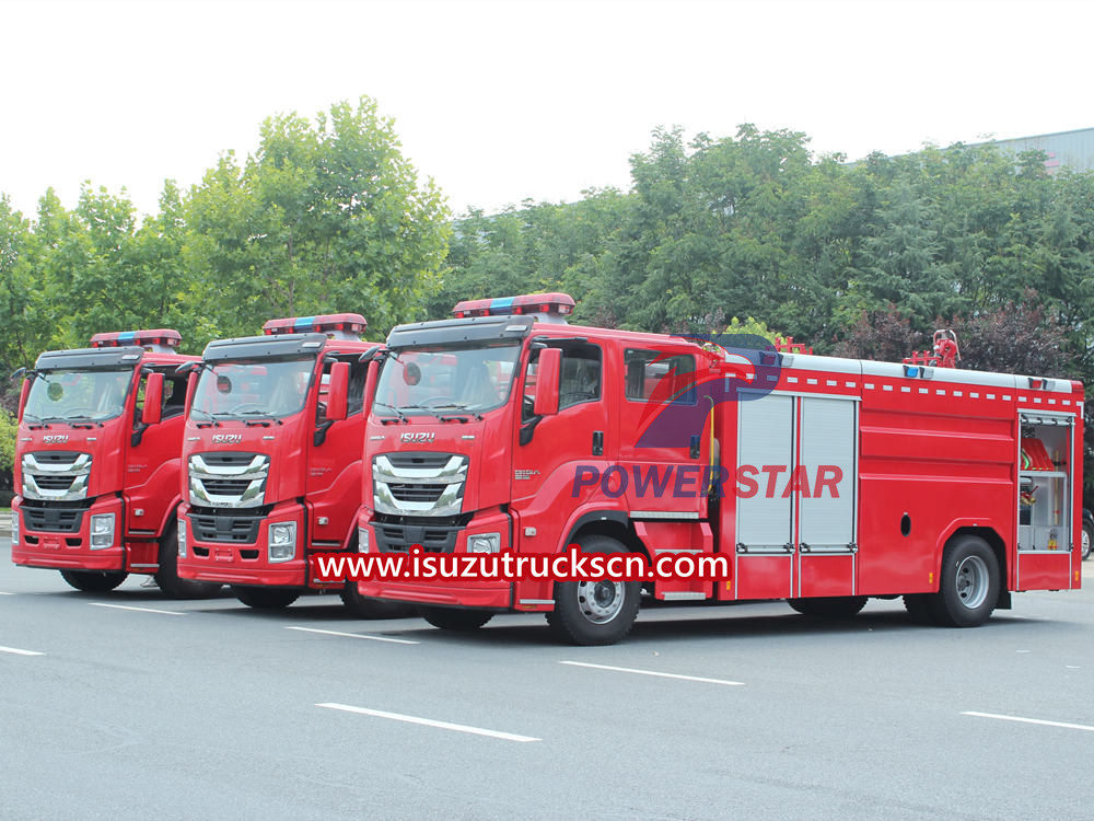 Mobil pemadam kebakaran Isuzu