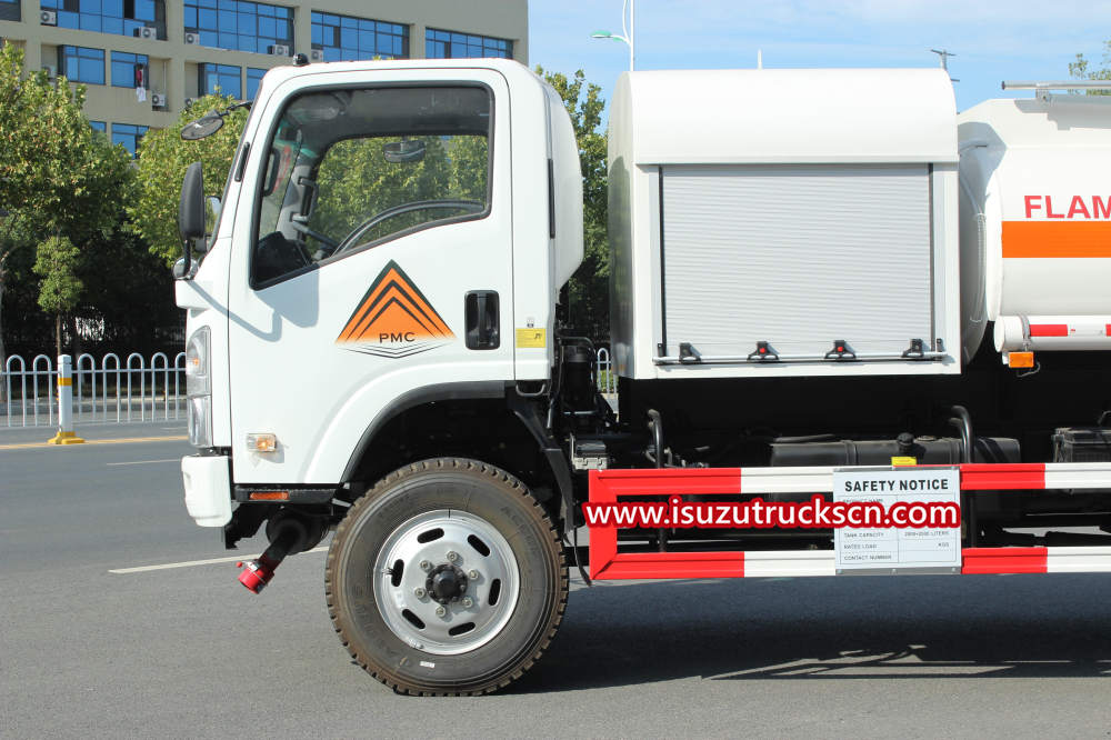 Isuzu 4x4 off road DieselGasoline Delivery Tanker truck