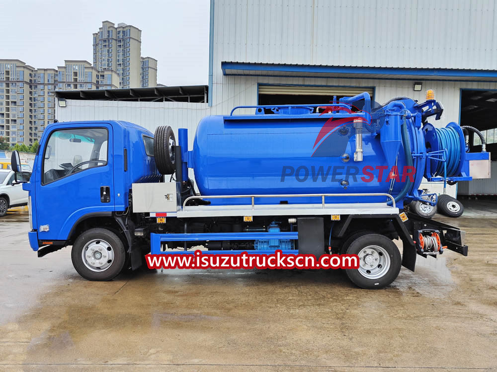 Truk pompa air limbah Isuzu