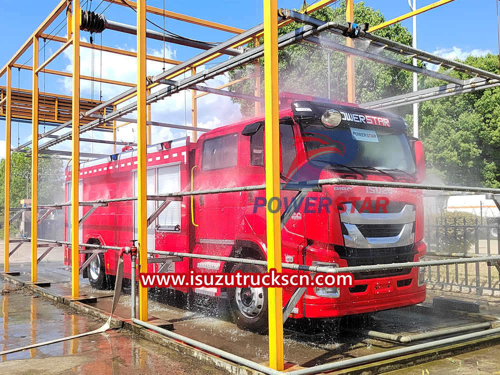 Truk pemadam kebakaran Isuzu