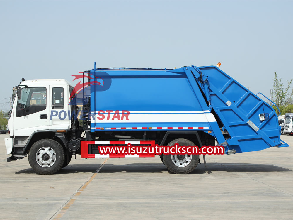 Truk pemadat sampah Isuzu