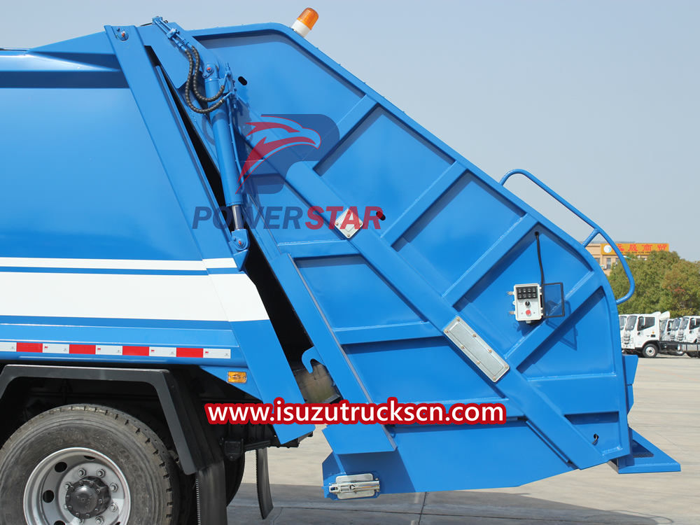 Truk sampah pemadat Isuzu