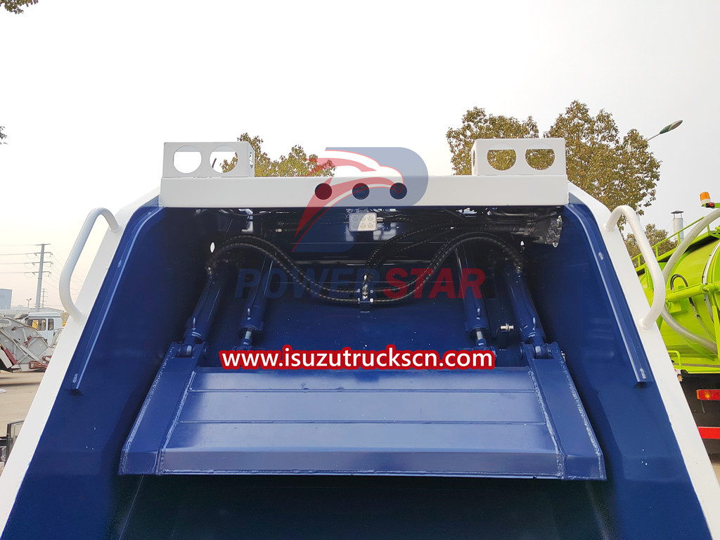 Truk pemadat sampah Isuzu nkr