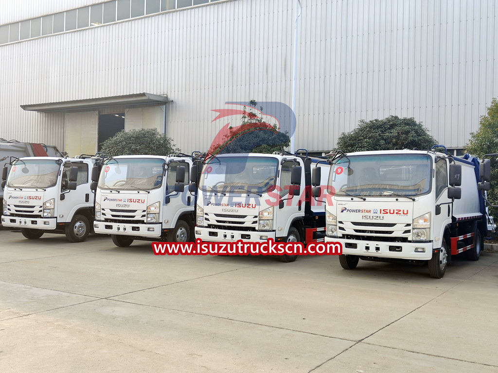 Truk pemadat sampah Isuzu