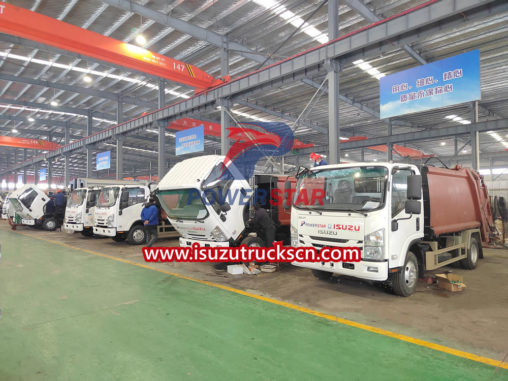 Isuzu menolak truk pemadat