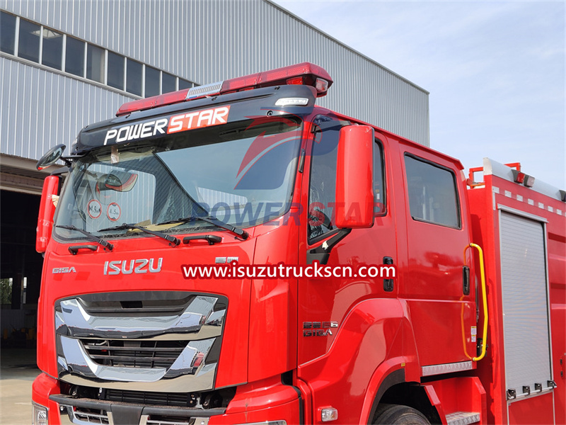 Truk pemadam kebakaran Isuzu giga