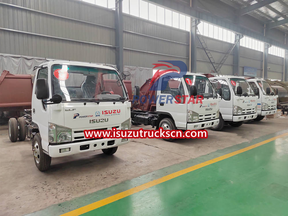 Truk pemadat sampah Isuzu