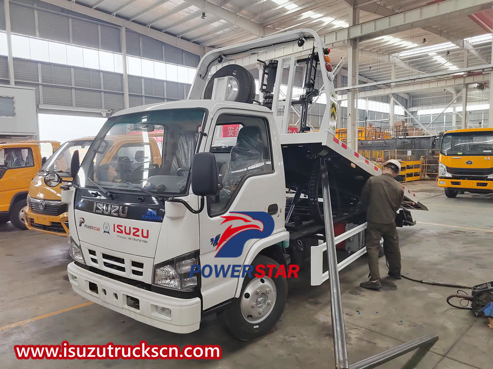 Pengangkut derek flatbed Isuzu