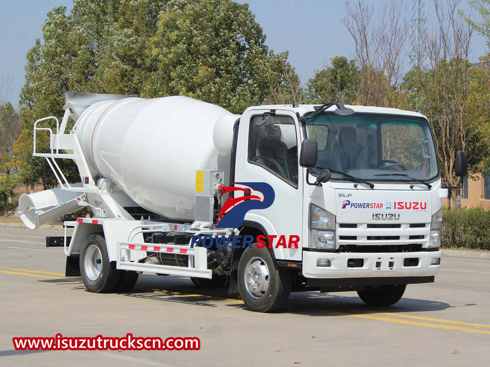 Truk pengaduk semen Isuzu