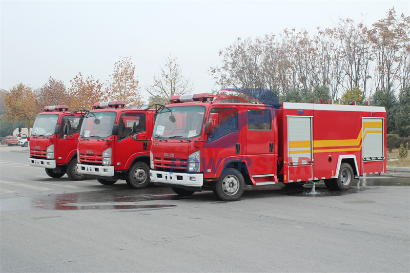 isuzu fire truck