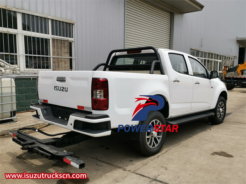 Isuzu 4WD pickup tow truck