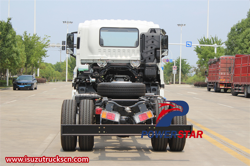 Isuzu FVR medium truck equipped with a 6HK1 engine