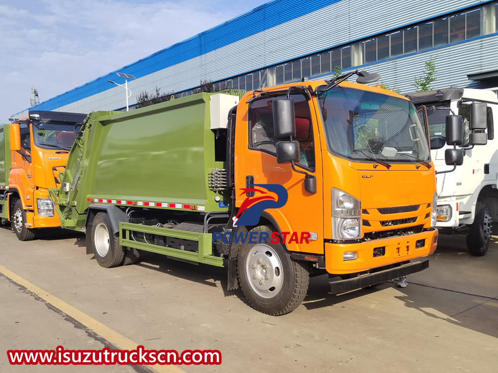 Truk pengumpul sampah Isuzu