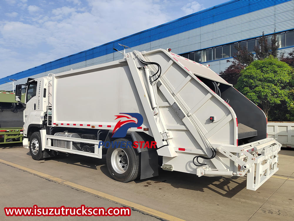 Truk pengumpul sampah Isuzu