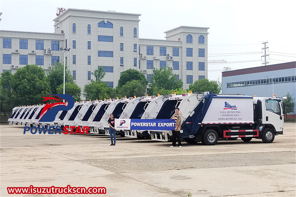 20 unit pemuat belakang sampah Isuzu NPR 