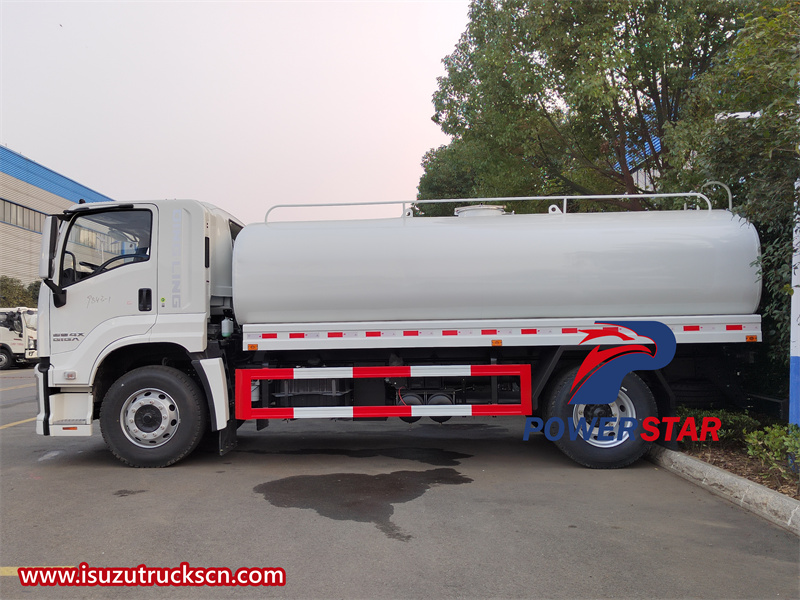 Isuzu GIGA potable water service truck