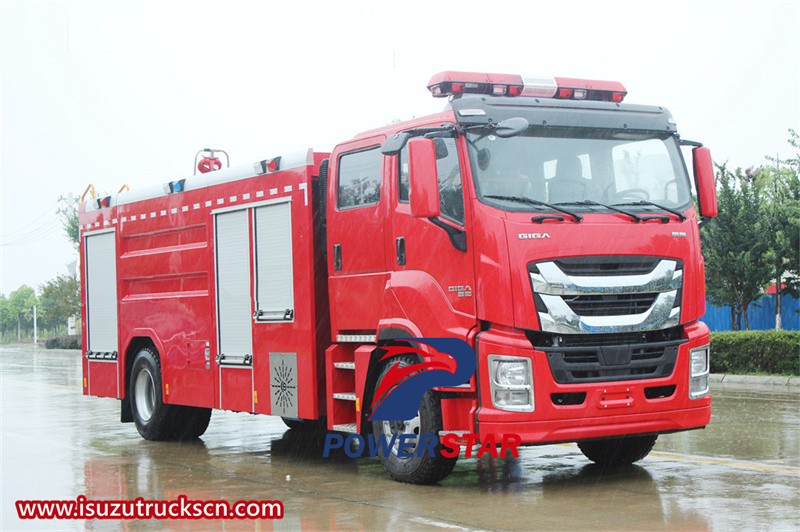 Isuzu 4x4 airport fire truck