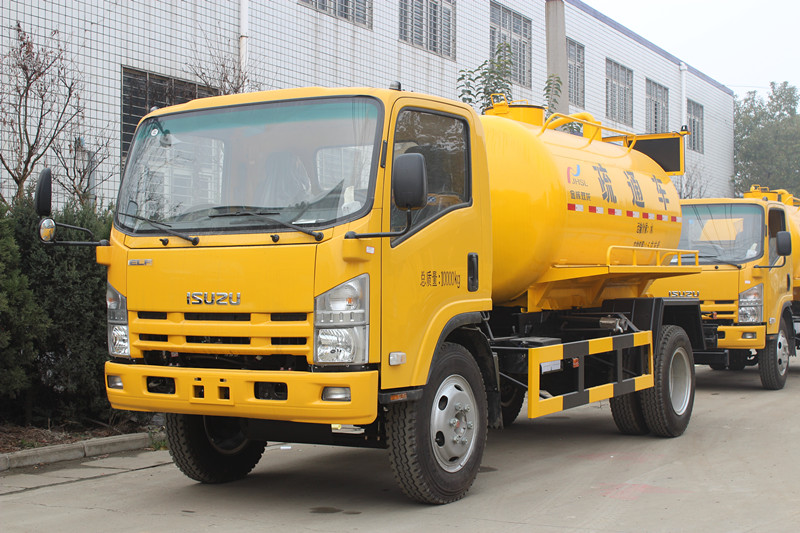 Truk Limbah Vakum 6.000L Truk tanker vakum Isuzu
    