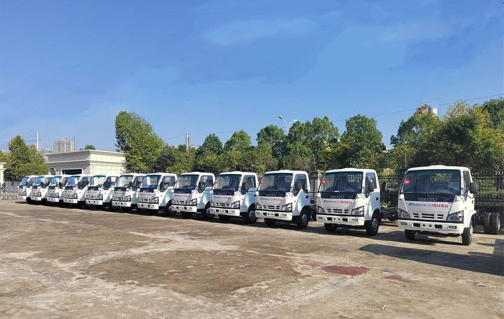 30 unit sasis truk pemadat belakang isuzu siap diproduksi