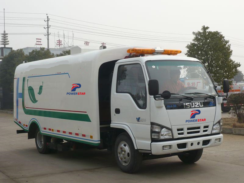 Truk Isuzu Dry Vacuum Sweeper Road Sweeper Truck dibuat oleh truk Powerstar
    