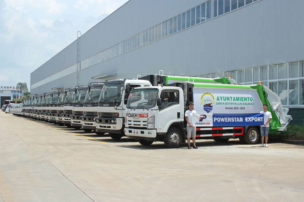 Dominika - 26 unit Truk Pemadat Sampah ISUZU
    