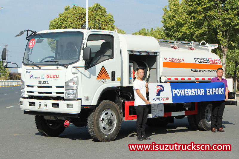 Truk tangki bahan bakar NPR 4000L penggerak semua roda ISUZU dikirim ke Filipina
    