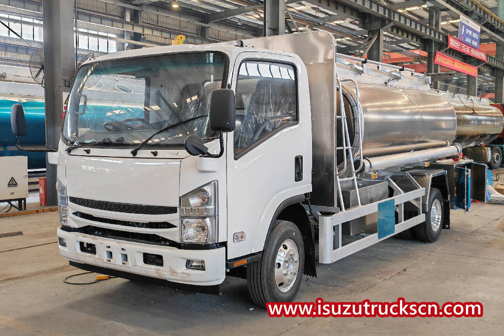 Truk tangki minyak Aluminium 6CBM penggerak kanan ISUZU asli
    