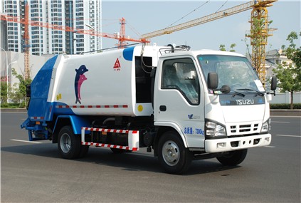 Truk sampah Isuzu 5m3 Jepang, truk sampah dijual, pemadat sampah
    