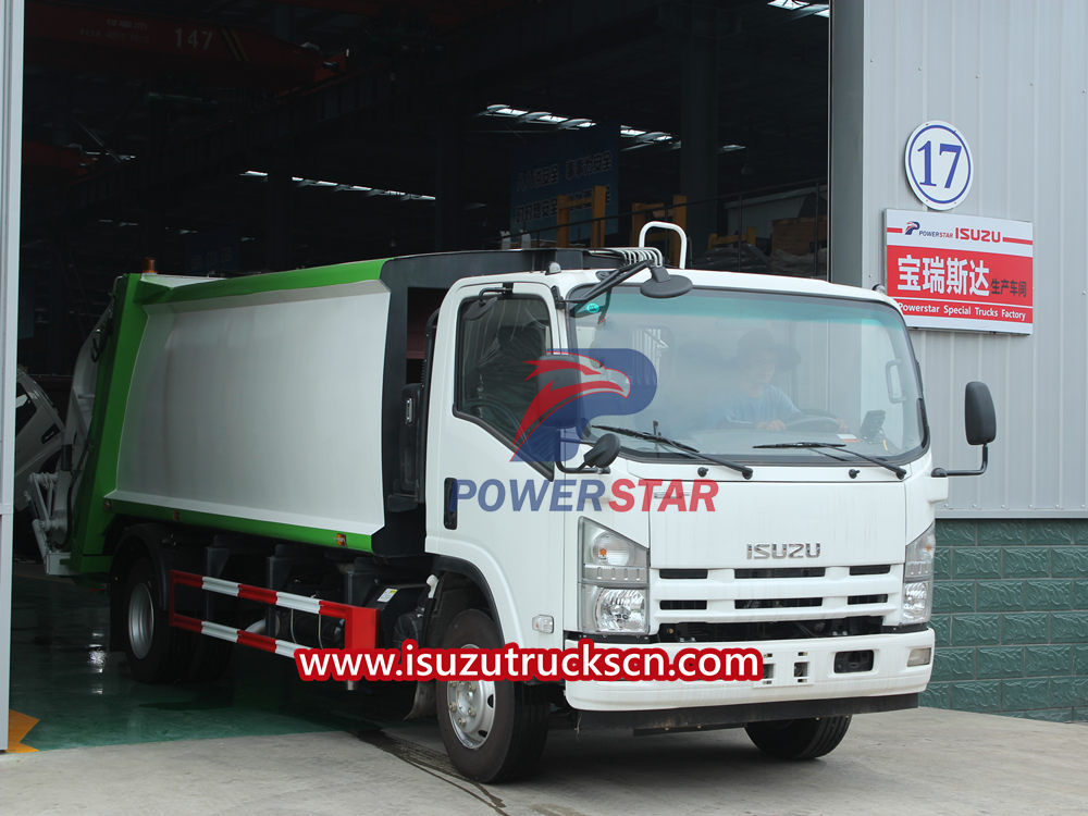 Keunggulan truk pemadat sampah Isuzu 700P
    