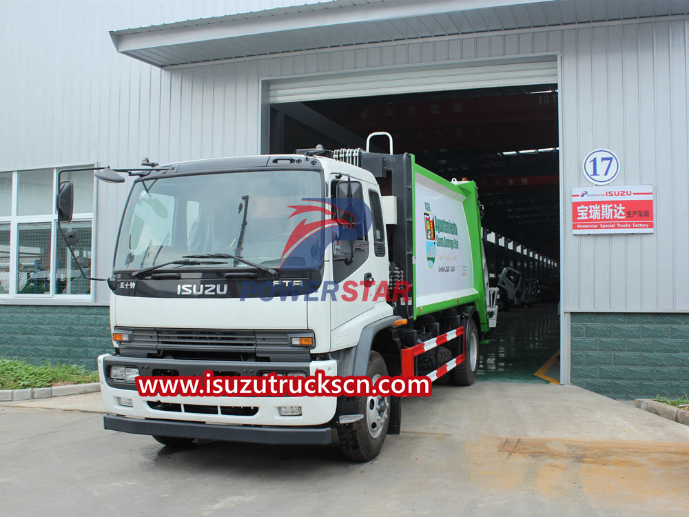 Keunggulan truk pemadat sampah Isuzu FTR
    